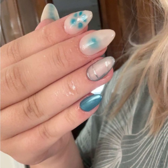 Custom Press-On Nails!! - Picture 6 of 9